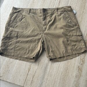 NEW 🆕 J. Crew Women's Plus Size Cargo Shorts size 22